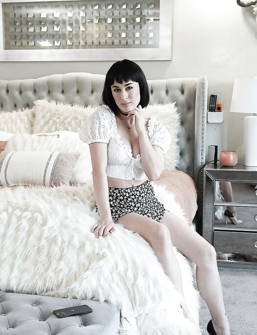 Short-haired MYLF With Natural Boobs Gets Fucked With Her Panties On photos (Olive Glass)